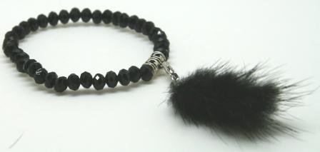 Eleastik armbånd med sorte perler og aftagelig minkkvast