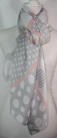 Shiny grå og hvid tørklæde med forskellige hvide/grå prikker og rosa striber. Str, 190 x 90 cm