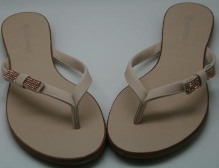 Smart beige sandal med similisløjfe. Str. 37, 39, 40 og 41.