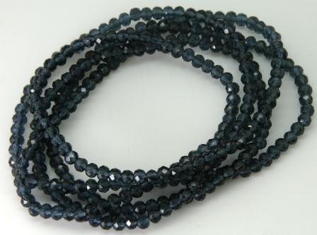 NY BILLIGERE FAST PRIS!! klar blågrå halskæde/armbånd. Små fine perler på elastik snor, der kan bruges til halskæde eller snores 5-6 gange om hånden og bruges til smart armbånd.