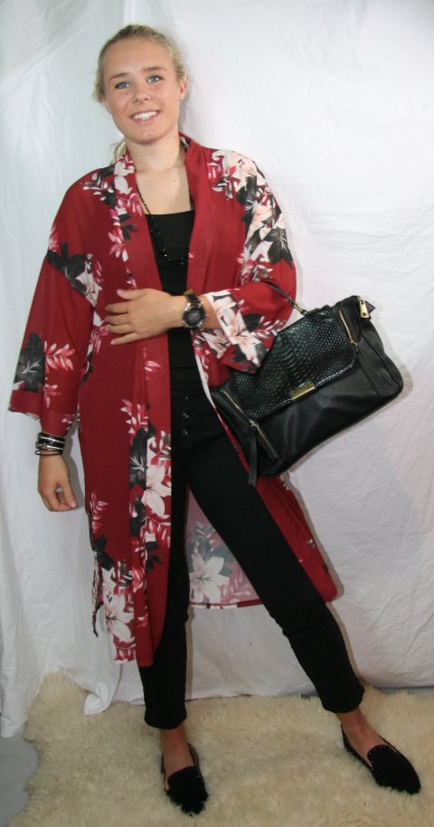 SUPER PRIS!! Tynd fin bordeaux kimono med blomster. Str. One Size