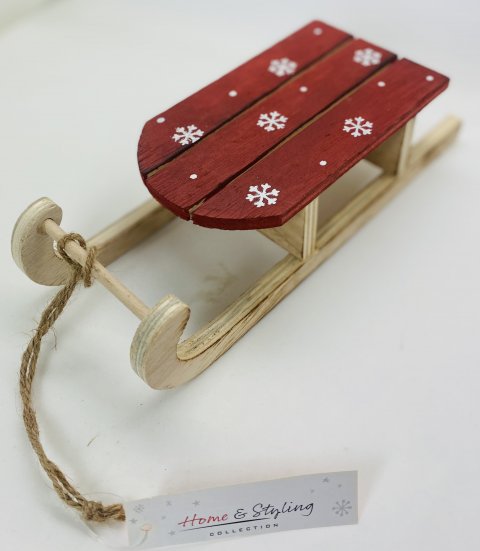 Tr klk i rd, kan hnge eller st til pynt.22 x 8 cm