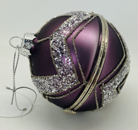 Meget smuk julekugle i metal, der kan bnes. I lilla, med glimmer mnster i stjerne form. Ca. 9 cm.