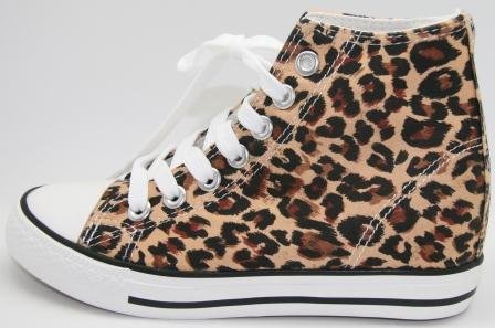 SUPER PRIS!! Leopard sneakers i sort og brun, med 2 cm. høj hæl inden i. Str.  36, 38 og 40  OBS er meget små i størrelsen, så vælg 1-2 størrelser større end normalt
