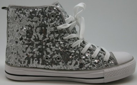 GO PRIS! Smart sølv sneakers, med sølv pailletter. Lidt lille i størrelsen. str. 38 og 39