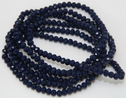 NY BILLIGERE FAST PRIS!! Mørkeblå glas halskæde/armbånd. Små fine perler på elastik snor, der kan bruges til halskæde eller snores 5-6 gange om hånden og bruges til smart armbånd.