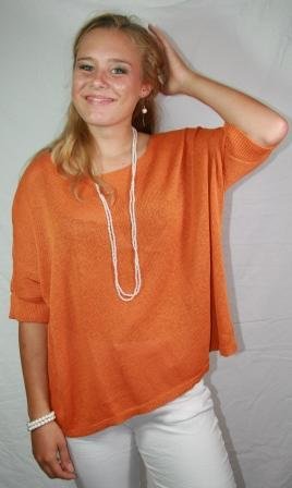 GO PRIS!: Orange fint strikket, bred bluse med korte ærmer. Str. One size
