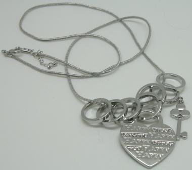 SUPER PRIS!! Sølv farvet halskæde m 7 ringe, hjerte og nøgle i.