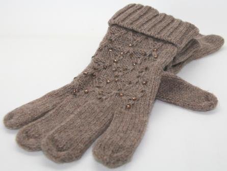 Beige strik handsker med nitter.